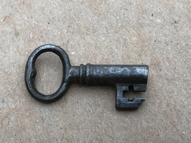small victorian hollow bore key ( caddy or jewel box ? ) ref 13