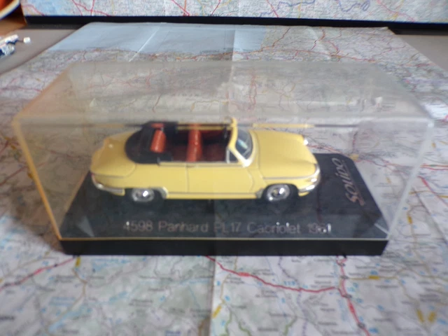 Voiture Miniature Panhard PL 17 Cabriolet Blanche  Solido Reference 8174 Echelle 1 18eme
