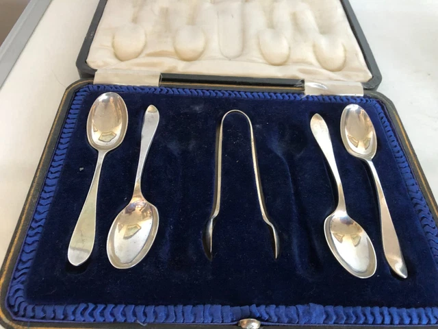 Cased Set Of 4 Sterling Silver Coffee Spoon And Tongs  (Sheffield 1918)