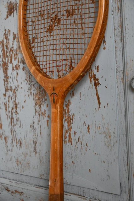 Ancienne Raquette De Tennis En Bois Diane – Cordage Boyau – Collection