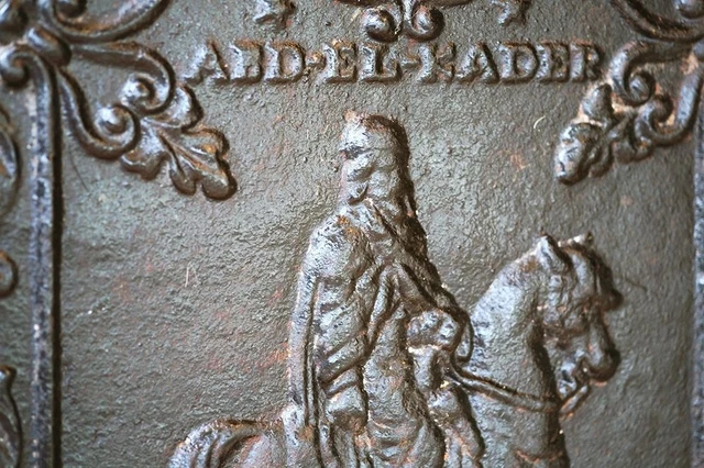 Antigua Placa de CHIMENEA, ABD-EL-KADER (Fireplace Ornament). Más de medio SIGLO 2