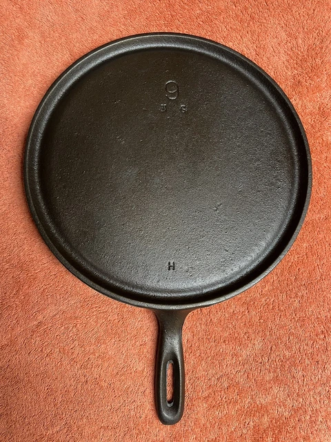 Unmarked Lodge #9 NG Cast Iron Round Griddle New Griddle Style
