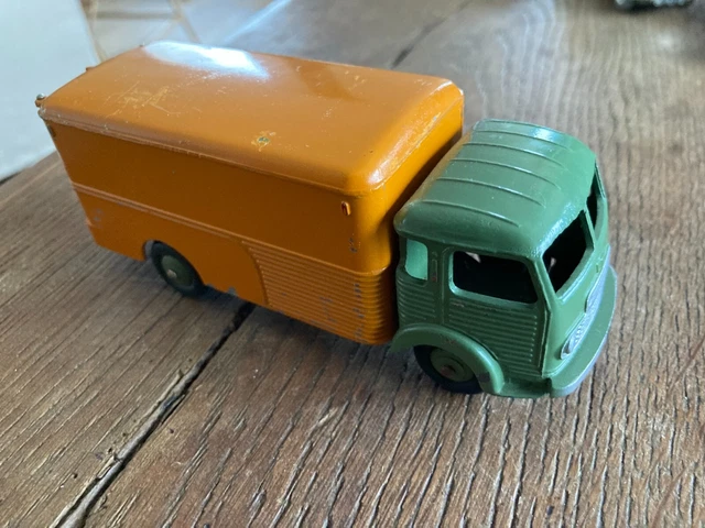 DINKY TOYS SIMCA CARGO Fourgon n° 33 - Made in France par Meccano