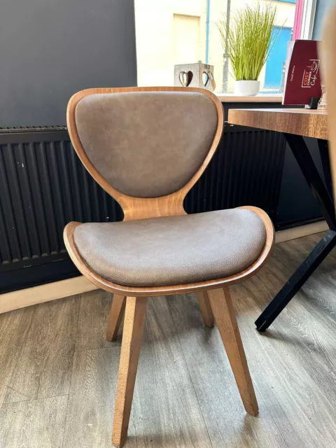 Stylish Second-Hand Restaurant Chairs Perfect for Your Dining Space!