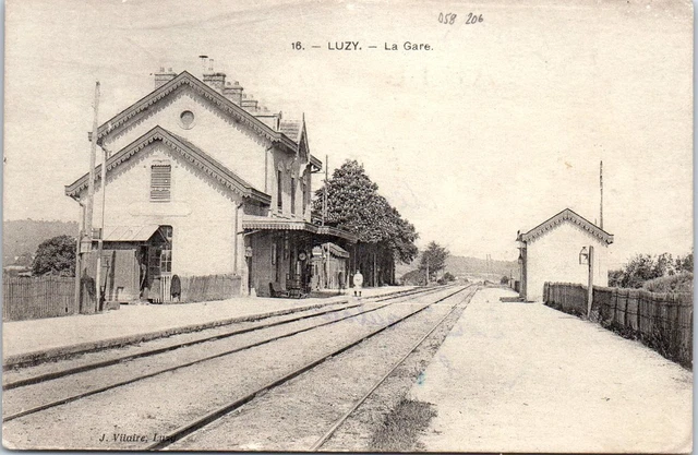 58 LUZY - la gare.