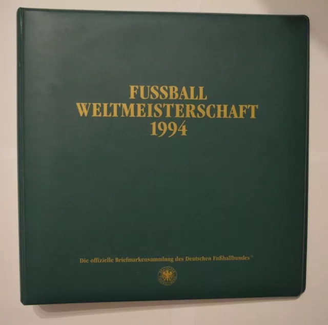 DFB Briefmarkensammlung Fußball WM 1994 USA / Ringordner grün mit 25 Seiten