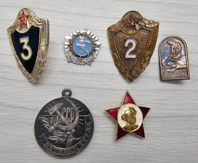 Lot De 12 Insignes Vintage En Métal - Russie URSS - Émaillés - Collection