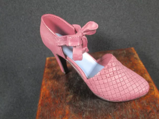 Lovely vintage 1999 Just The Right Shoe By Raine ,  Blush  , No 25020