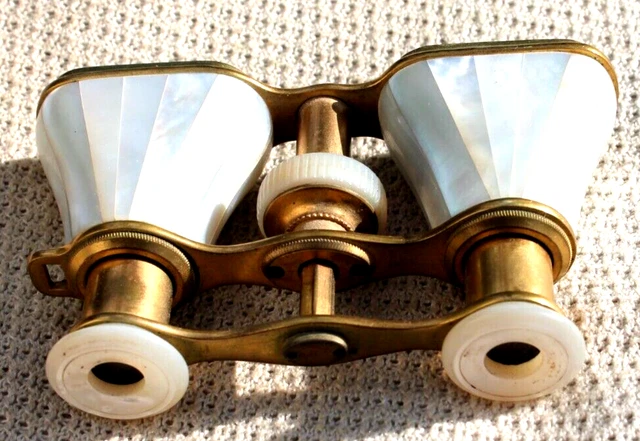 Theatre Binoculars - Jumelles Napoléon III - Nacre Et Laiton Avec Pochette Cuir 1850 1900 France Theatre Binoculars - Jumelles Napoléon III - Nacre Et Laiton Avec Pochette Cuir 1850 1900 France