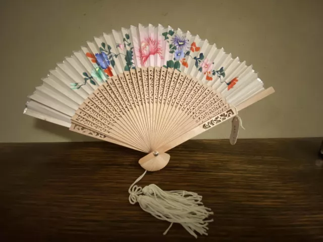 Chinese VTG Bamboo Fold Hand Fans Hand painted Fan Gift Flora Folding as new