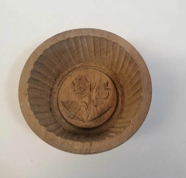 antikes Holzmodel/ Buttermodel / Butterform mit Rosen aus Holz Ø 11 cm