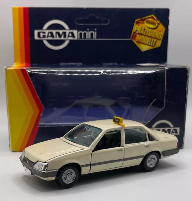 GAMA 1126 Opel Rekord Limousine TAXI in weiss, 1:43 , OVP, D18/30