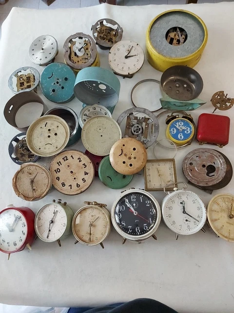 lotto n2  sveglie per  pezzi di ricambio o revisione recupero  vintage .