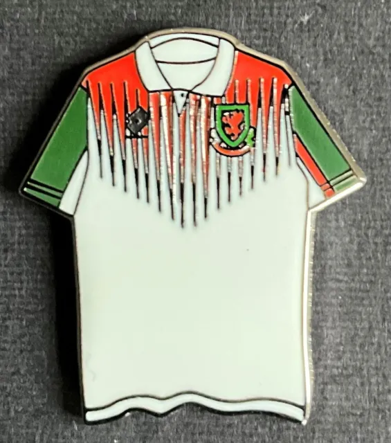 Wales Classic 1996 Lotto Away Shirt Football Souvenir Enamel Pin Badge