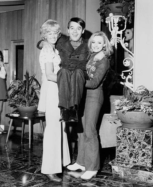 Italian Tv Presenter Actress Singer & Showgirl Raffaella Carr OLD PHOTO 7