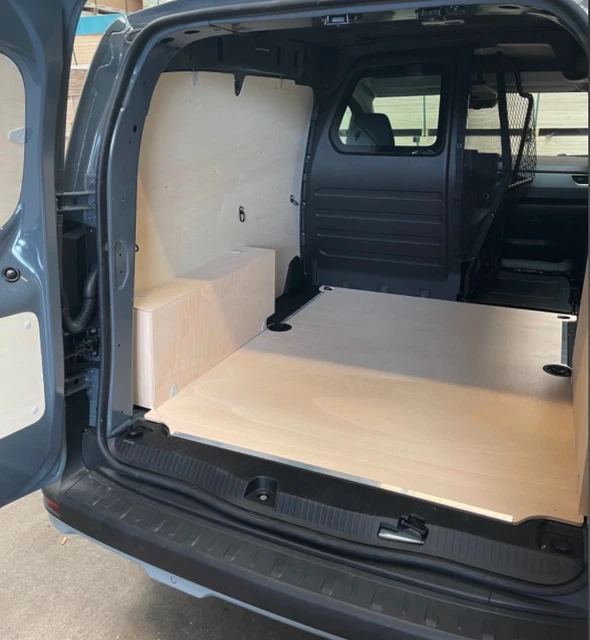 Habillage laterale e pavimento in legno per Renault Kangoo Compact.