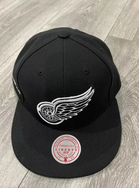 Detroit Red Wings Mitchell & Ness SnapBack Adjustable Hat Black Color