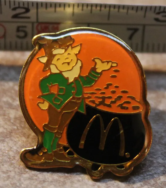 McDonalds St Patricks Day Leprechaun Light Face Collectible Pinback Pin Button