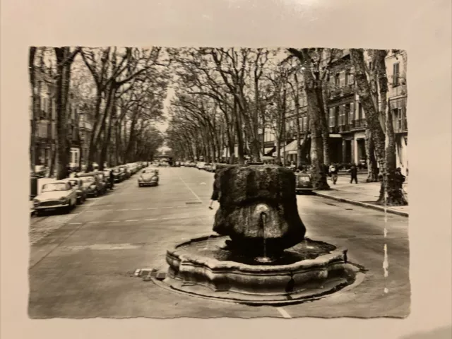 CPA Ancienne 13 Aix En Provence - Fontaine Thermale Sur Le Cours Mirabeau 1960