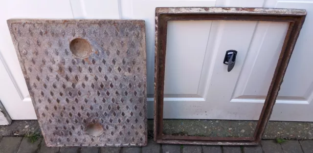 Reclaimed Cast Iron Manhole Cover And Frame