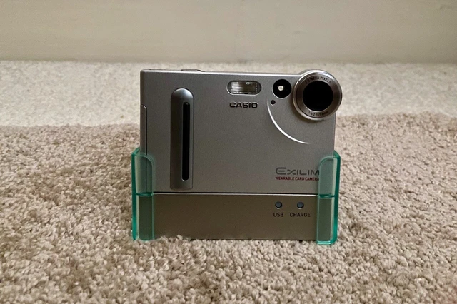 les appareils photo compacts et les caméscopes au microscope