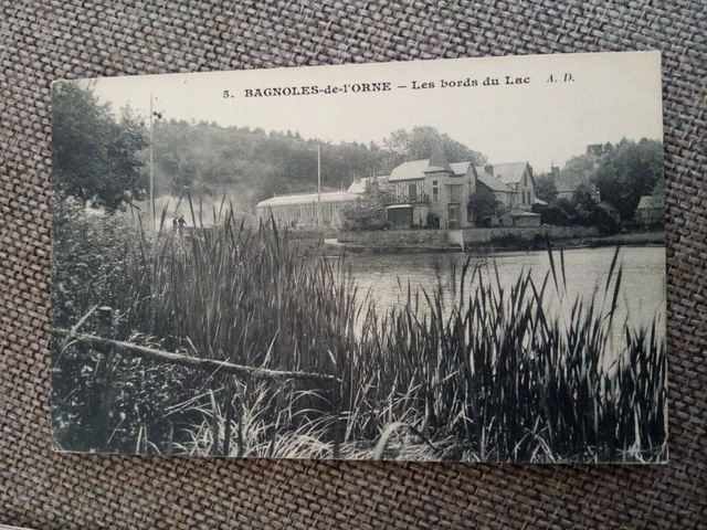 Cpa Bagnoles De L Orne Les Bords Du Lac