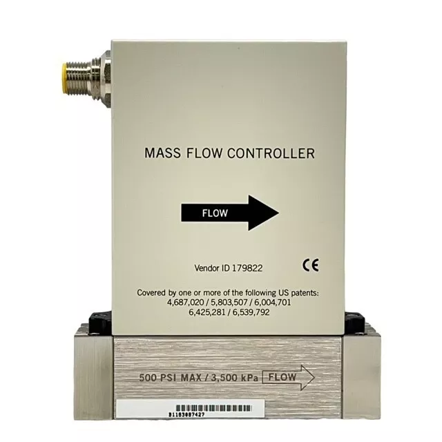 AMAT Masse Flux Contrôleur 3030-13421 Il 300 Sccm 500 Psi Max / 3,500 Kpa