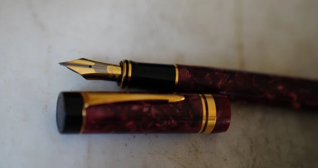 Stylo Plume Parker Duofold Centennial - Résine Violette Marbrée, Plume Or 18K - Occasion
