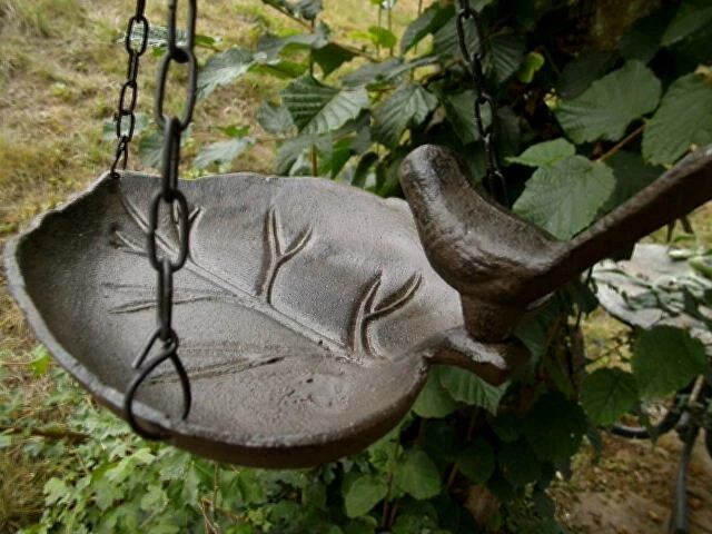 Vogeltränke Futterstelle hängend Gusseisen Garten, Balkon,  Shabby Braun