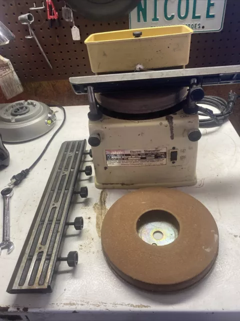 Makita 9820-2 Electric Sharpener With Extra Wheel Works Great!