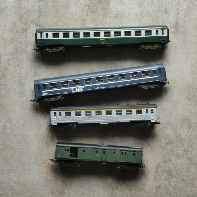 Jouef Lot De 4 Wagons 3 Voyageurs & 1 Marchandise Avec Feux Rouge Ar