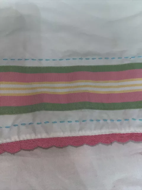 Falda de cama completa RETIRADA Pottery Barn Kids blanca rosa verde