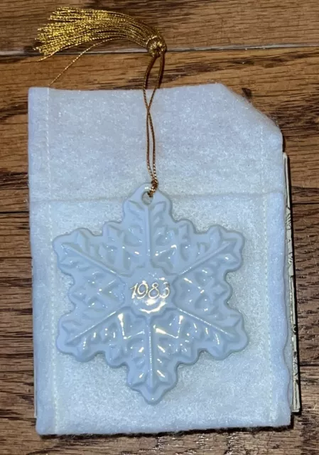 Vintage Avon 1983 Christmas Remembrance Ceramic Snowflake Ornament