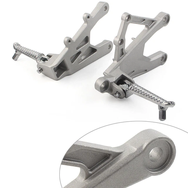 Staffa poggiapiedi guidatore anteriore adatta a Yamaha YZF R1 R1S R1M 2015-2018 argento