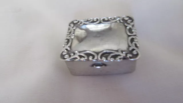 vintage Hallmarked 925 solid silver small pill box-continental-Very G. condition