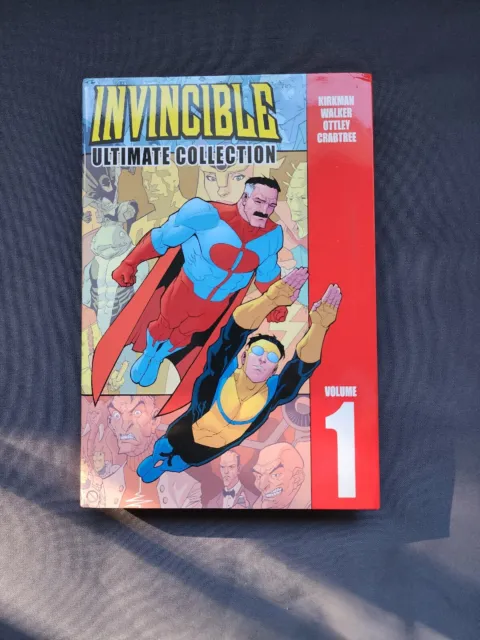 Invincible: The Ultimate Collection Volume 1 (Invincible Ultimate  Collection, 1)