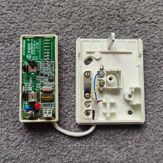 RISCO WIRELESS ALARM Panic Button Transmitter & Reset Key RWT72M868IQA