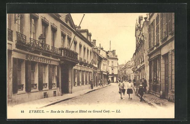 CPA Evreux, Rue de la Harpe et Hotel du Grand Cerf