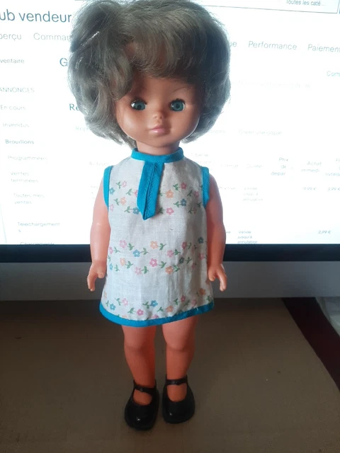 POUPEE GEGE ANCIENNE avec ses chaussures d'origine . 35 cm env