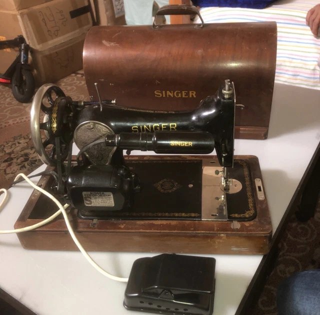 VINTAGE SINGER MODEL 99K Sewing Machine 1949's Great Britain w/case