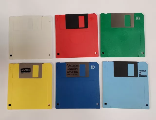 Lot of 500 3.5 inch NON WORKING Used Floppy Disks.