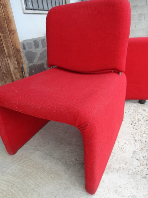 Poltrona in tesuto rosso vintage