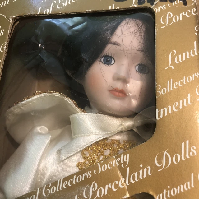 Vintage 1989 International Society Land of Enchanted Porcelain Dolls Snow White