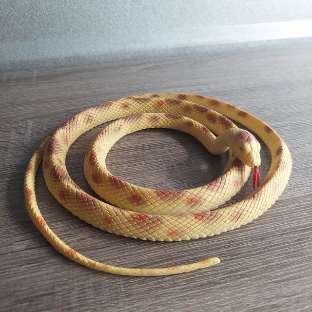 FAKE REALISTIC SNAKE Lifelike Real Scary Rubber Toy Prank Party Joke