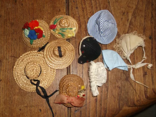 lot de chapeaux pour mignonnettes / petites poupées