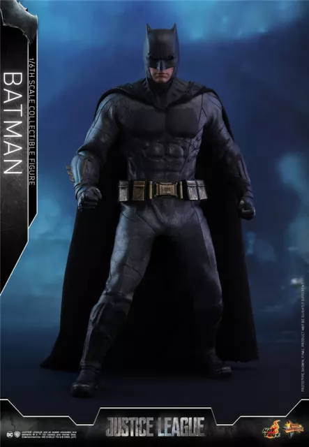 Hot Toys MMS455 Justice League 1/6th scale Batman Collectible Figure Standard Ve 2