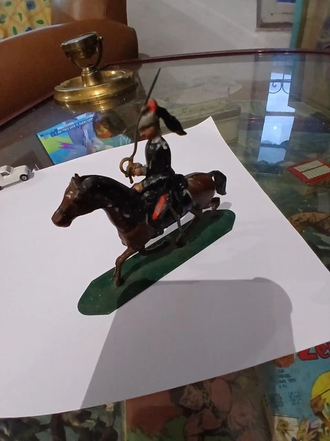 LOT DE FIGURINES en tôle emboutie - soldats 1900 Et Chevaux EUR 100,00 - FR