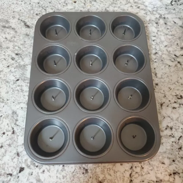 https://www.picclickimg.com/E9QAAOSw4EhlafNL/Chicago-Metallic-Surprise-Cupcake-Filled-Non-Stick-12-Cup-Muffin.webp