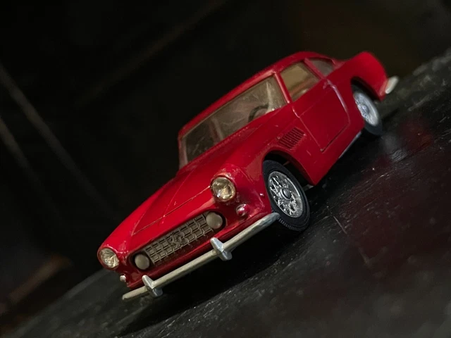 SOLIDO FERRARI 250 GT 2+2 proche du Neuf Réf. 123 grenat