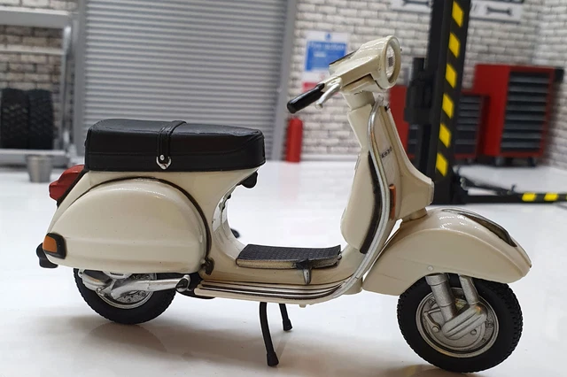 VESPA P200E 1978 1:18 Scale Scooter Model Supreme EUR 16,20 - PicClick IT